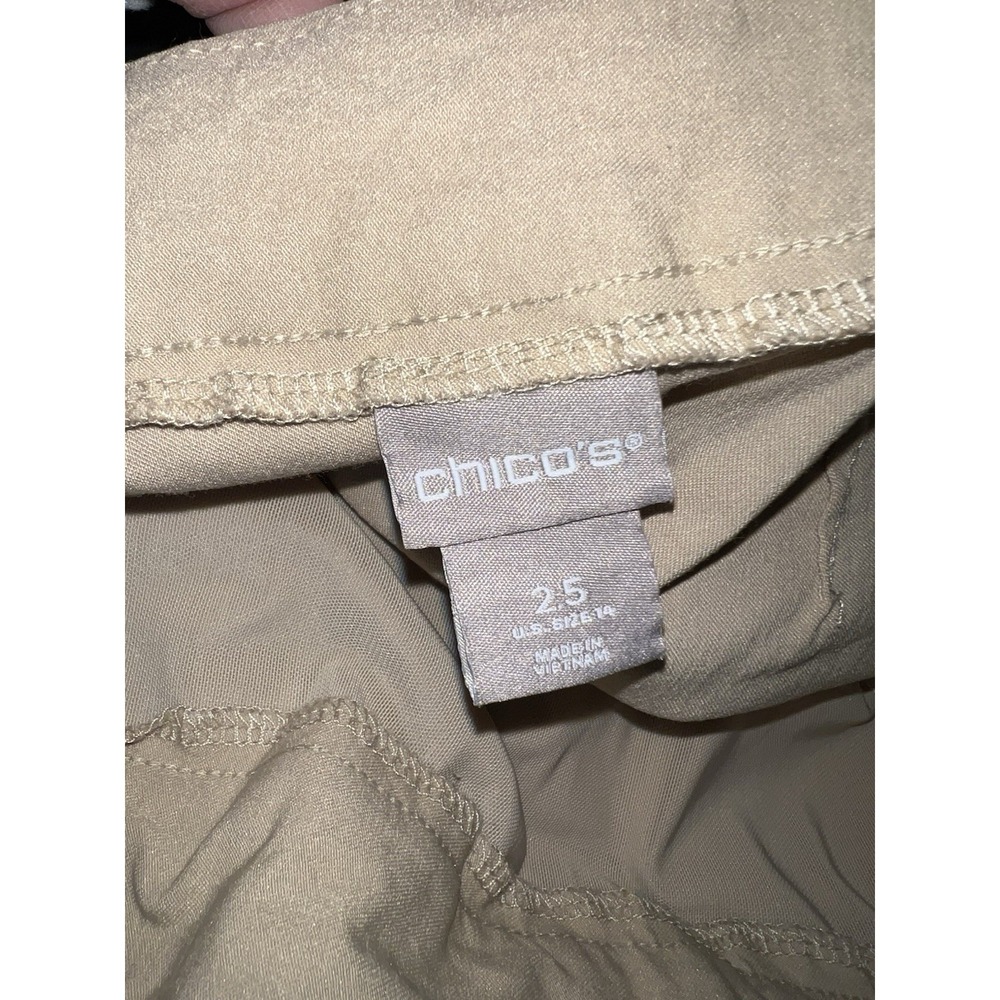 Chico's Pull On Shorts Beige Size 2.5 Waist 34" Inseam  12" - Picture 3 of 4